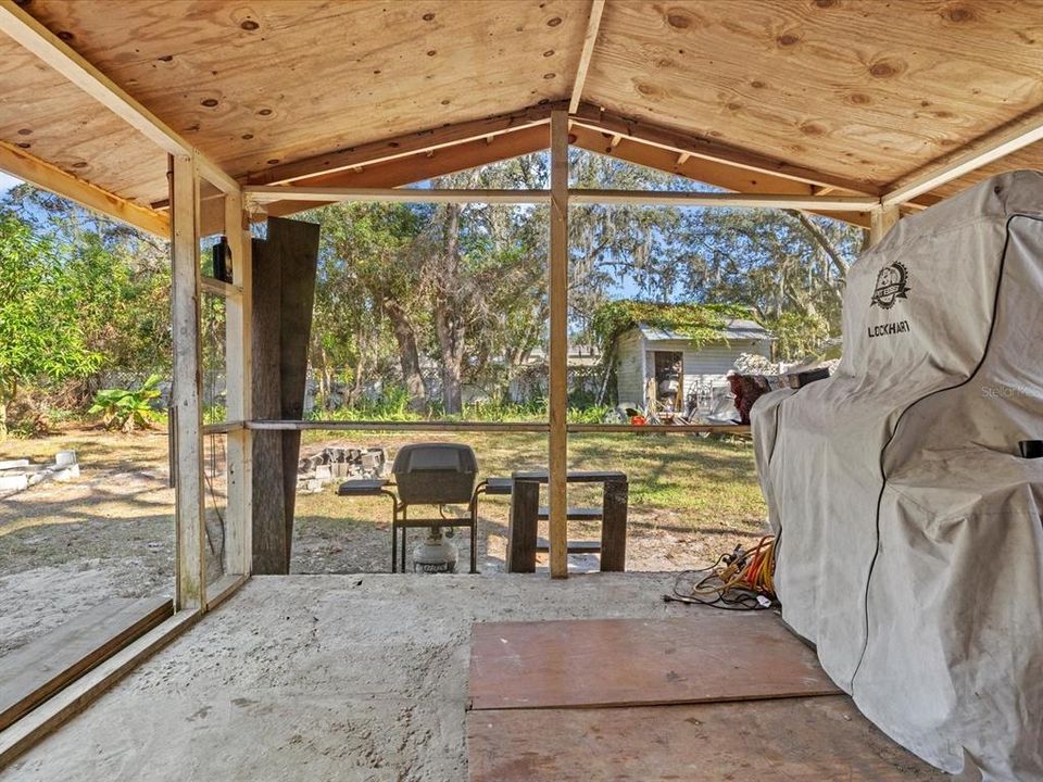 For Sale: $420,000 (6 beds, 2 baths, 1798 Square Feet)