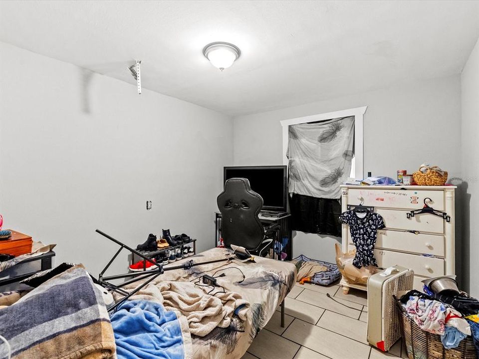 For Sale: $420,000 (6 beds, 2 baths, 1798 Square Feet)