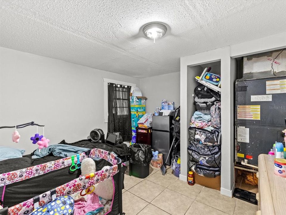 For Sale: $420,000 (6 beds, 2 baths, 1798 Square Feet)