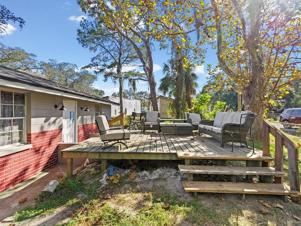 For Sale: $420,000 (6 beds, 2 baths, 1798 Square Feet)