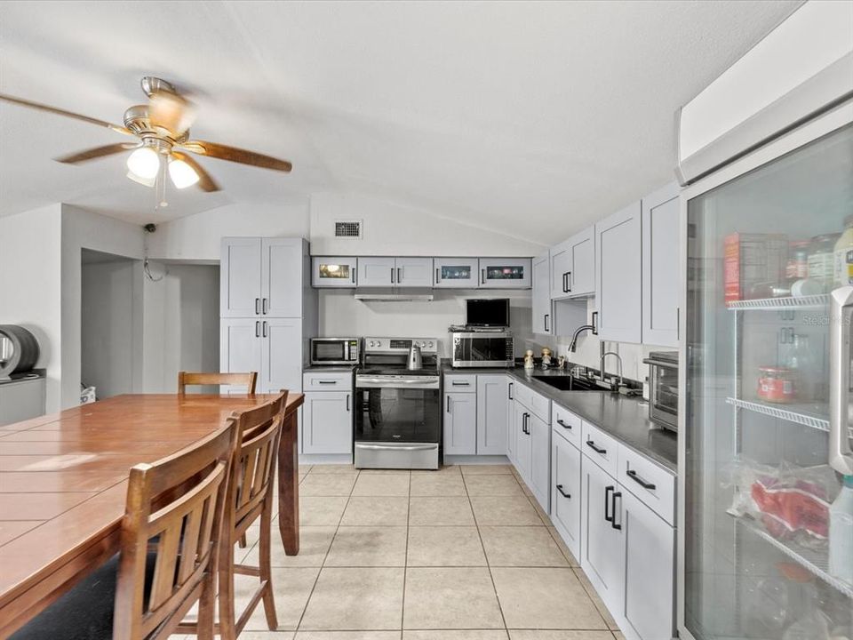 For Sale: $420,000 (6 beds, 2 baths, 1798 Square Feet)