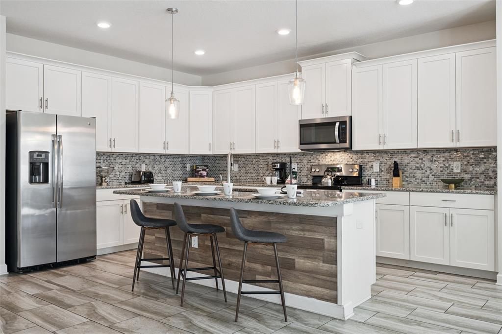 For Sale: $669,999 (6 beds, 5 baths, 3291 Square Feet)