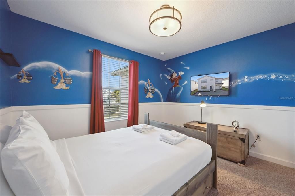 For Sale: $669,999 (6 beds, 5 baths, 3291 Square Feet)