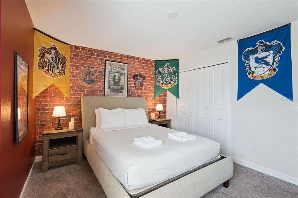 For Sale: $669,999 (6 beds, 5 baths, 3291 Square Feet)