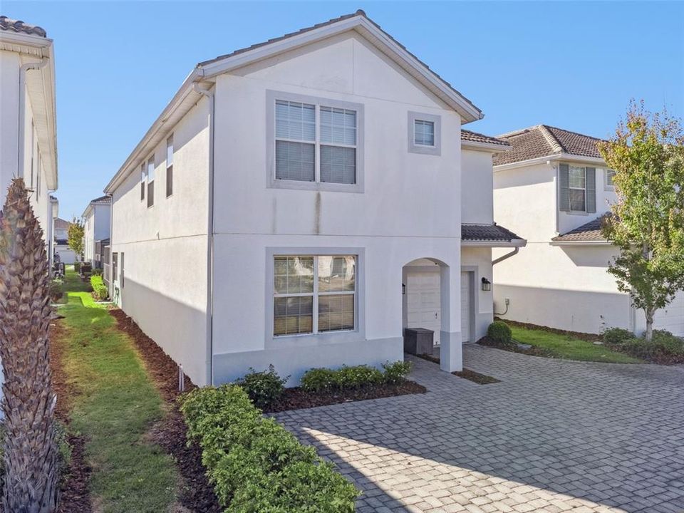 For Sale: $669,999 (6 beds, 5 baths, 3291 Square Feet)