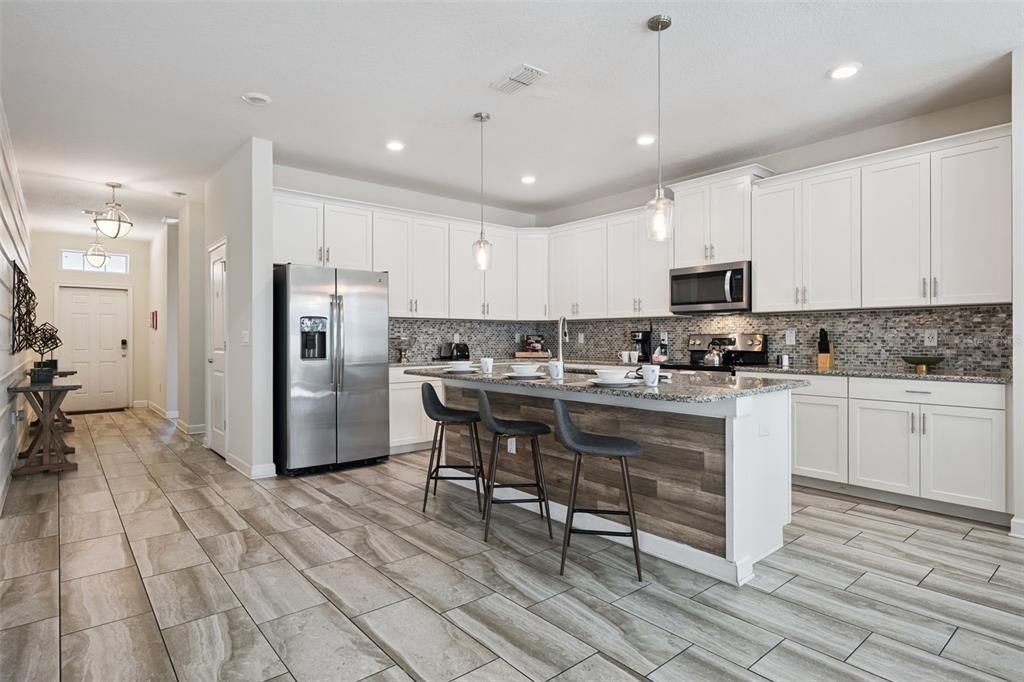 For Sale: $669,999 (6 beds, 5 baths, 3291 Square Feet)