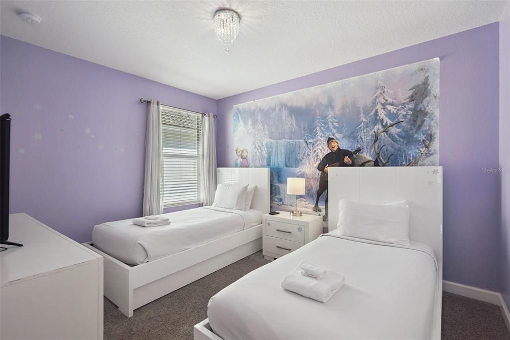 For Sale: $669,999 (6 beds, 5 baths, 3291 Square Feet)