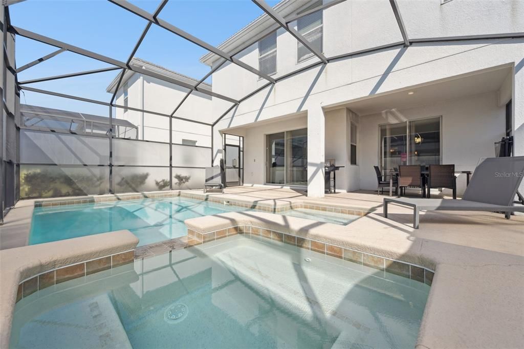 For Sale: $669,999 (6 beds, 5 baths, 3291 Square Feet)