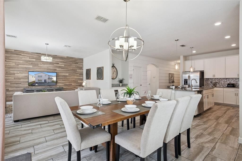 For Sale: $669,999 (6 beds, 5 baths, 3291 Square Feet)