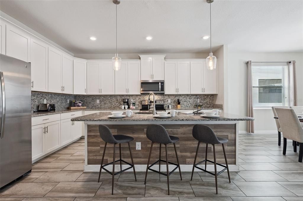 For Sale: $669,999 (6 beds, 5 baths, 3291 Square Feet)