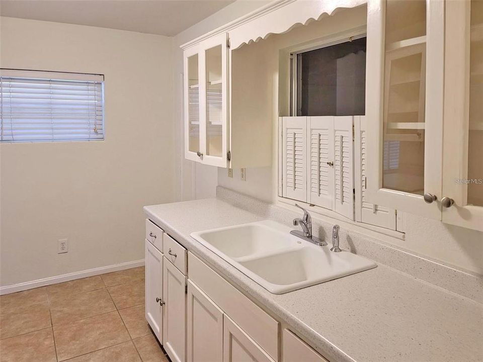 For Rent: $2,300 (3 beds, 1 baths, 1089 Square Feet)