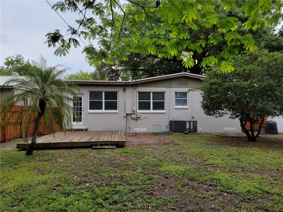 For Rent: $2,300 (3 beds, 1 baths, 1089 Square Feet)