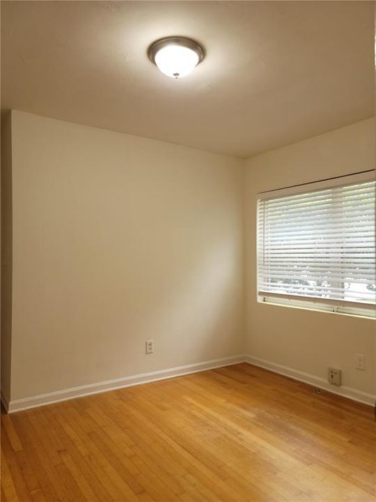 For Rent: $2,300 (3 beds, 1 baths, 1089 Square Feet)