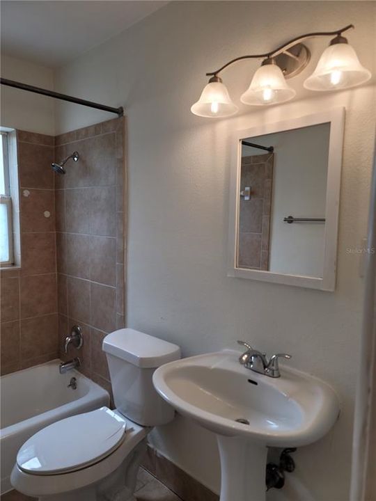 For Rent: $2,300 (3 beds, 1 baths, 1089 Square Feet)