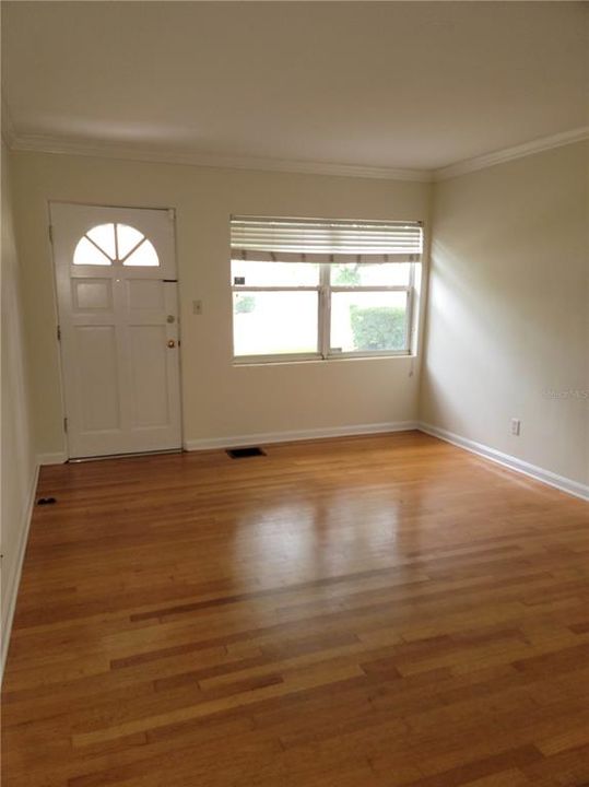 For Rent: $2,300 (3 beds, 1 baths, 1089 Square Feet)