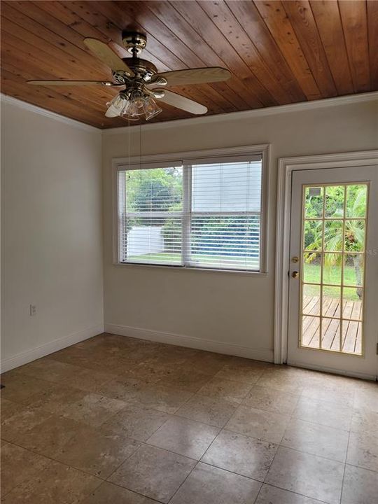 For Rent: $2,300 (3 beds, 1 baths, 1089 Square Feet)