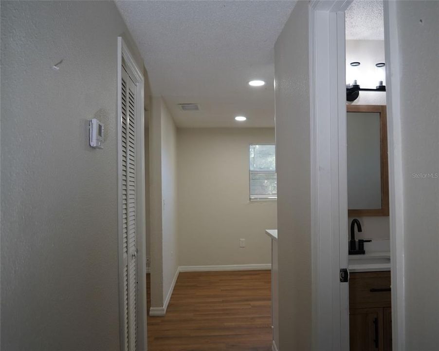 待售: $238,000 (2 贝兹, 1 浴室, 744 平方英尺)