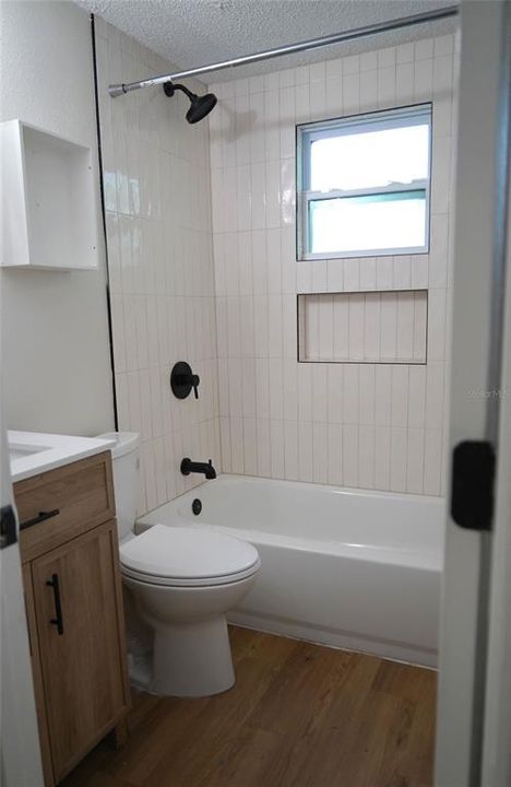 待售: $238,000 (2 贝兹, 1 浴室, 744 平方英尺)