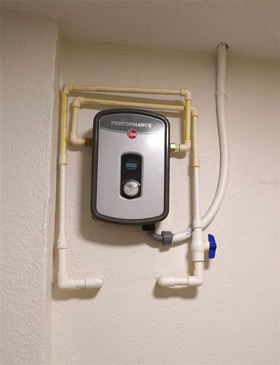 待售: $238,000 (2 贝兹, 1 浴室, 744 平方英尺)