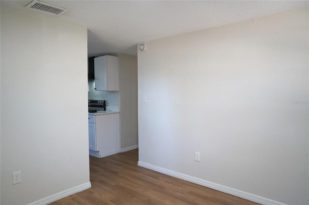 待售: $238,000 (2 贝兹, 1 浴室, 744 平方英尺)