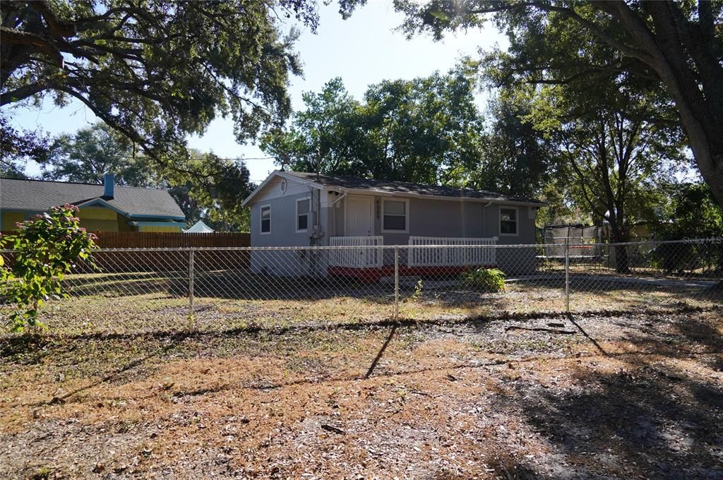 待售: $238,000 (2 贝兹, 1 浴室, 744 平方英尺)