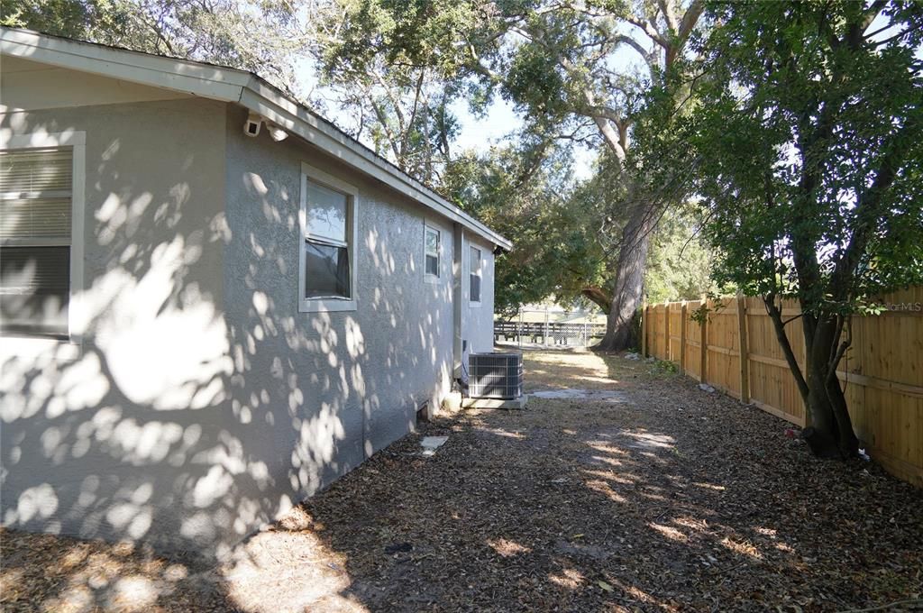 待售: $238,000 (2 贝兹, 1 浴室, 744 平方英尺)