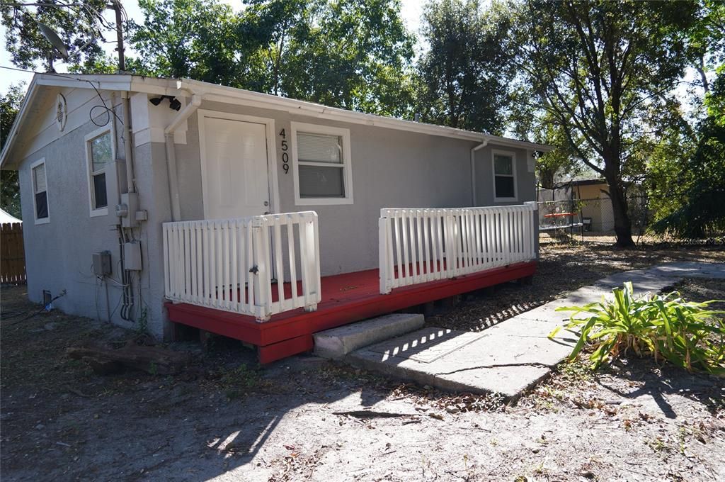 待售: $238,000 (2 贝兹, 1 浴室, 744 平方英尺)