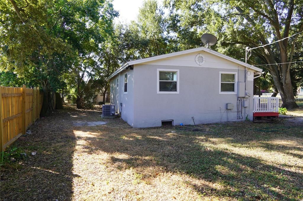 待售: $238,000 (2 贝兹, 1 浴室, 744 平方英尺)