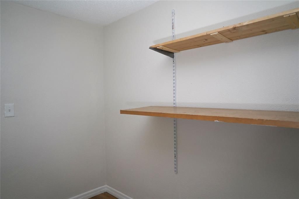 待售: $238,000 (2 贝兹, 1 浴室, 744 平方英尺)