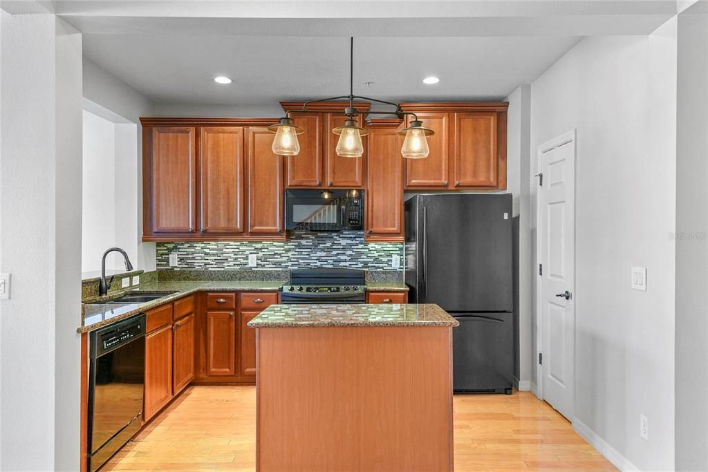 For Rent: $3,995 (2 beds, 2 baths, 1897 Square Feet)