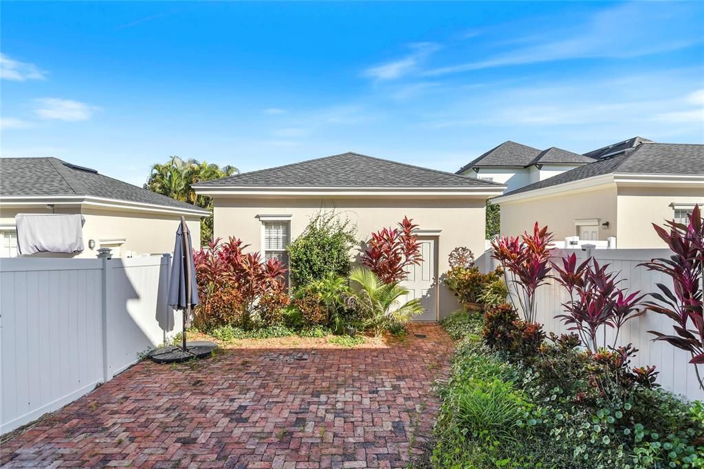 For Rent: $3,995 (2 beds, 2 baths, 1897 Square Feet)