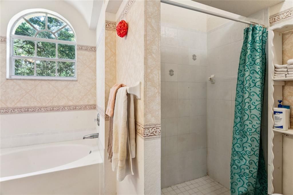 На продажу: $529,999 (3 спален, 2 ванн, 1852 Квадратных фут)