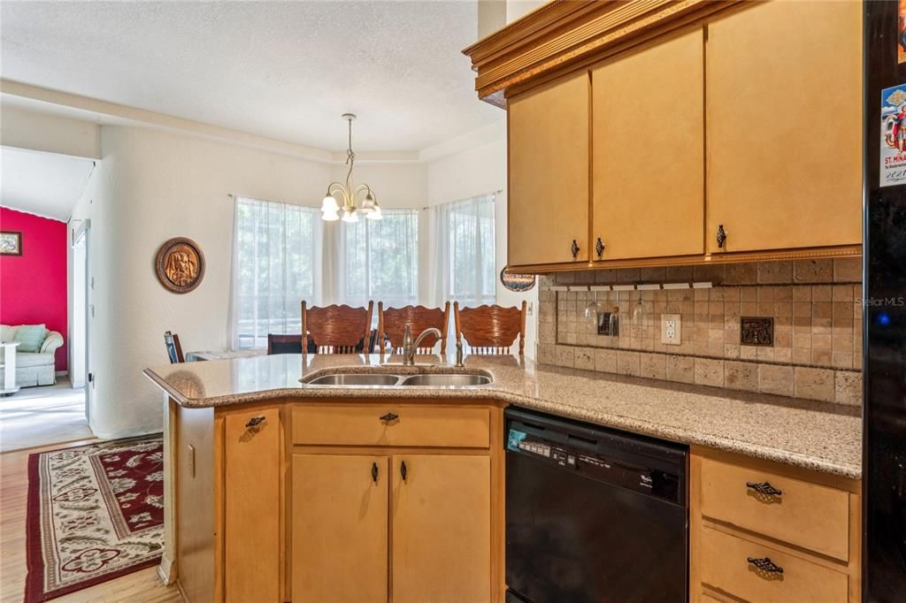 На продажу: $529,999 (3 спален, 2 ванн, 1852 Квадратных фут)