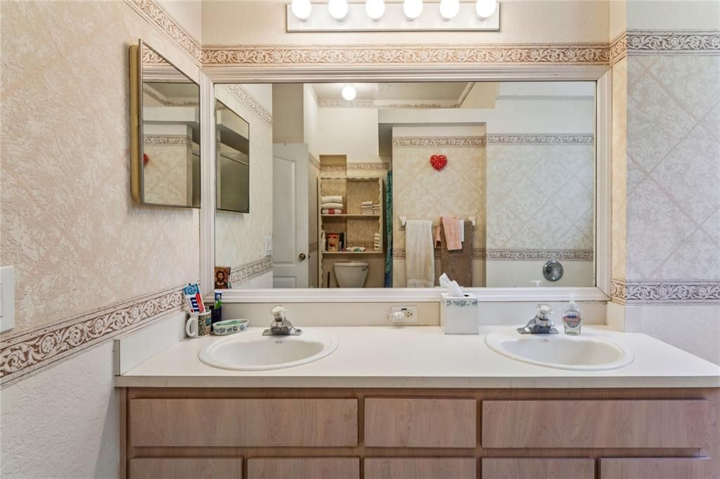 На продажу: $529,999 (3 спален, 2 ванн, 1852 Квадратных фут)