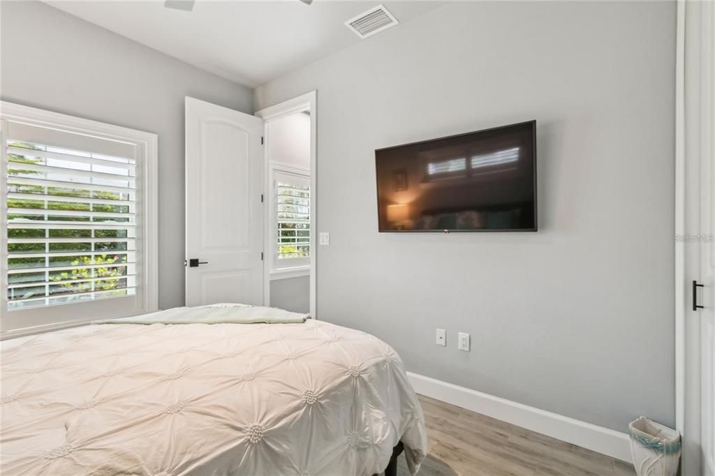 For Sale: $449,000 (1 beds, 1 baths, 780 Square Feet)