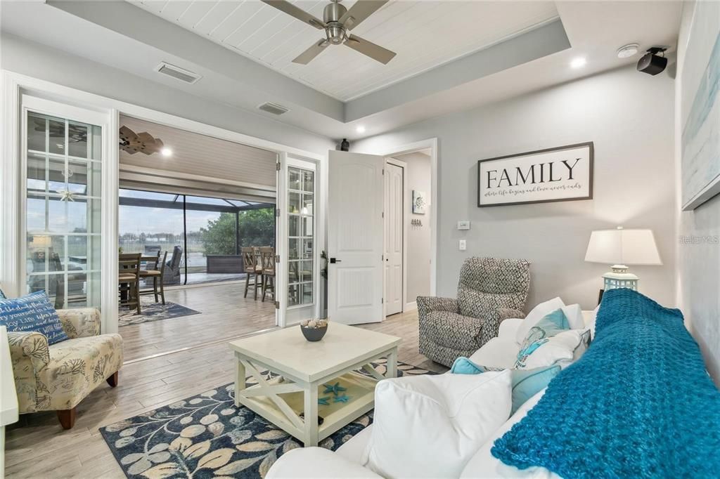 For Sale: $449,000 (1 beds, 1 baths, 780 Square Feet)