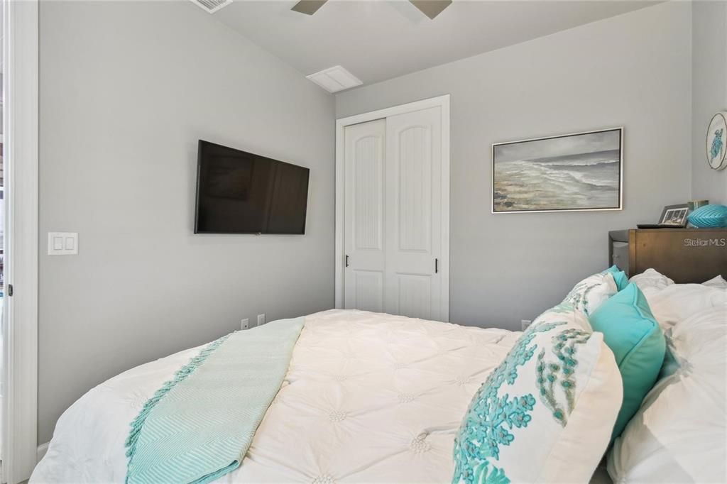 For Sale: $449,000 (1 beds, 1 baths, 780 Square Feet)