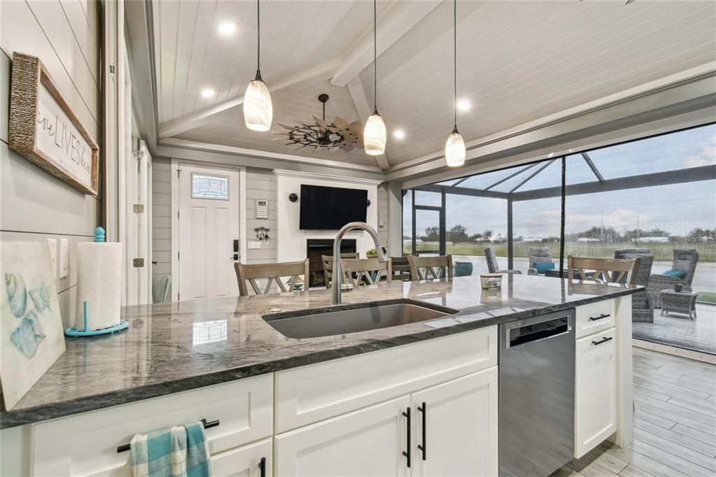 For Sale: $449,000 (1 beds, 1 baths, 780 Square Feet)