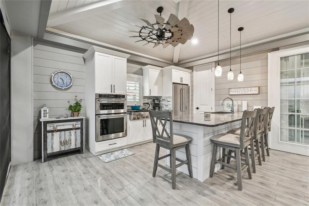 For Sale: $449,000 (1 beds, 1 baths, 780 Square Feet)