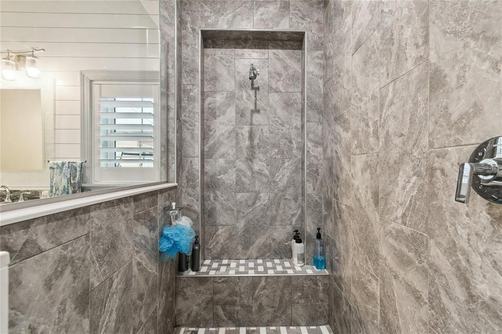 For Sale: $449,000 (1 beds, 1 baths, 780 Square Feet)