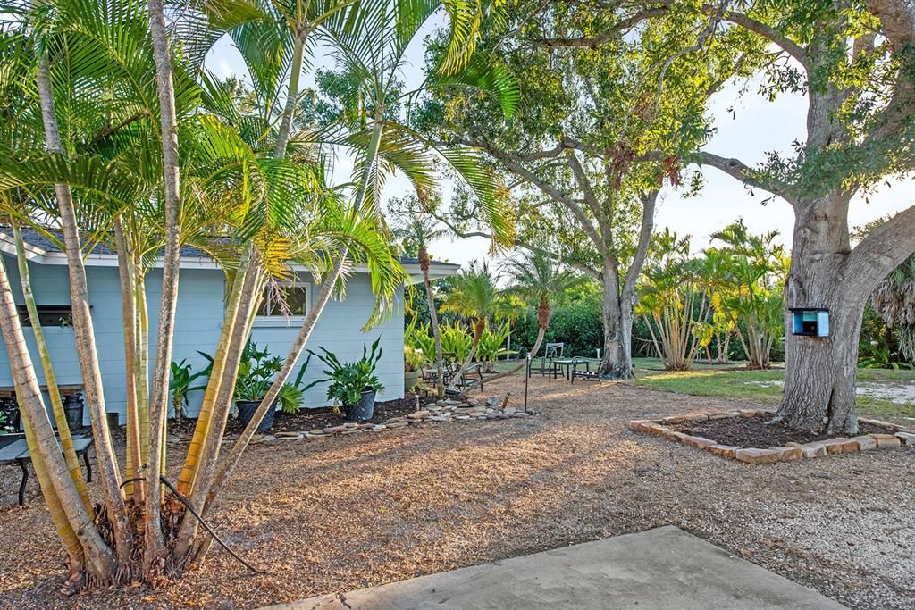 For Sale: $1,250,000 (2 beds, 2 baths, 1599 Square Feet)