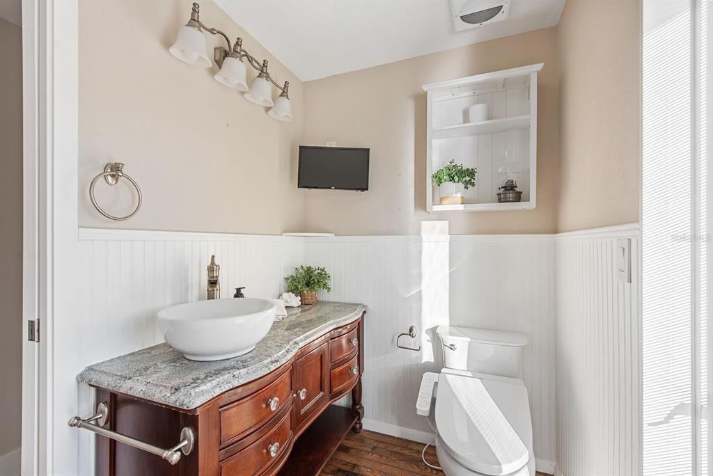 For Sale: $1,250,000 (2 beds, 2 baths, 1599 Square Feet)