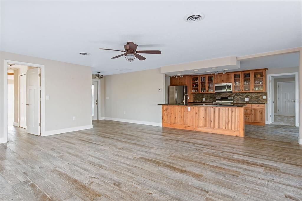 For Sale: $1,250,000 (2 beds, 2 baths, 1599 Square Feet)