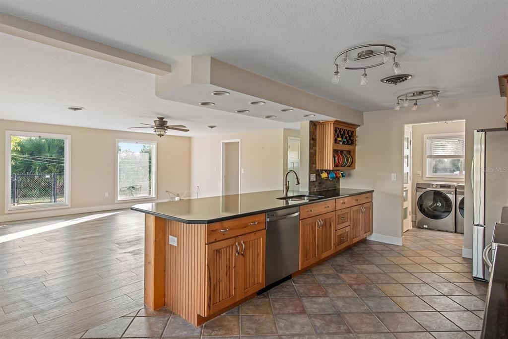 For Sale: $1,250,000 (2 beds, 2 baths, 1599 Square Feet)