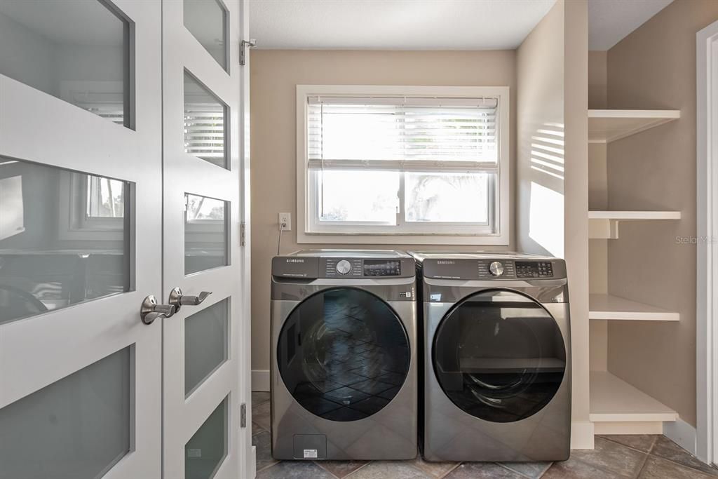 For Sale: $1,250,000 (2 beds, 2 baths, 1599 Square Feet)