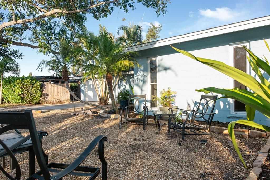 For Sale: $1,250,000 (2 beds, 2 baths, 1599 Square Feet)