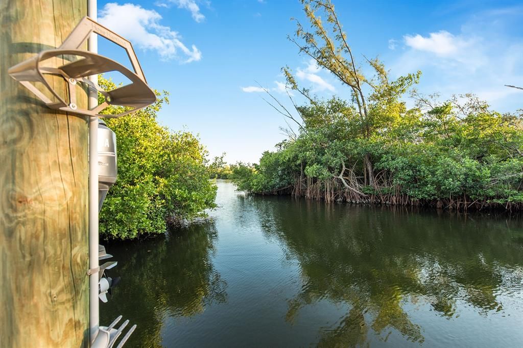 For Sale: $1,250,000 (2 beds, 2 baths, 1599 Square Feet)