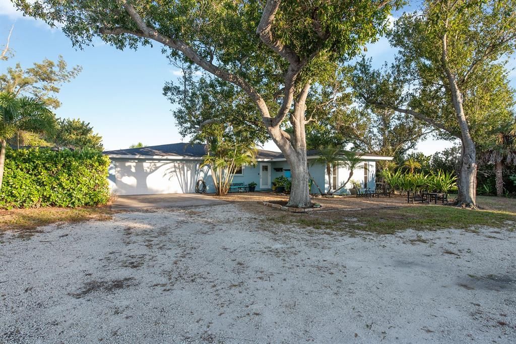 For Sale: $1,250,000 (2 beds, 2 baths, 1599 Square Feet)