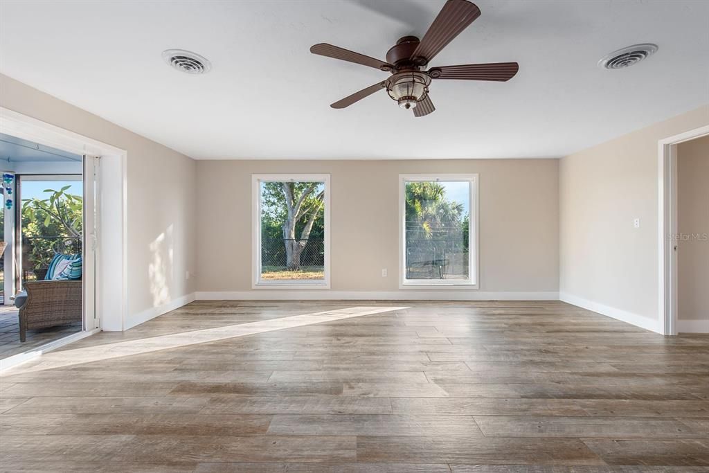 For Sale: $1,250,000 (2 beds, 2 baths, 1599 Square Feet)