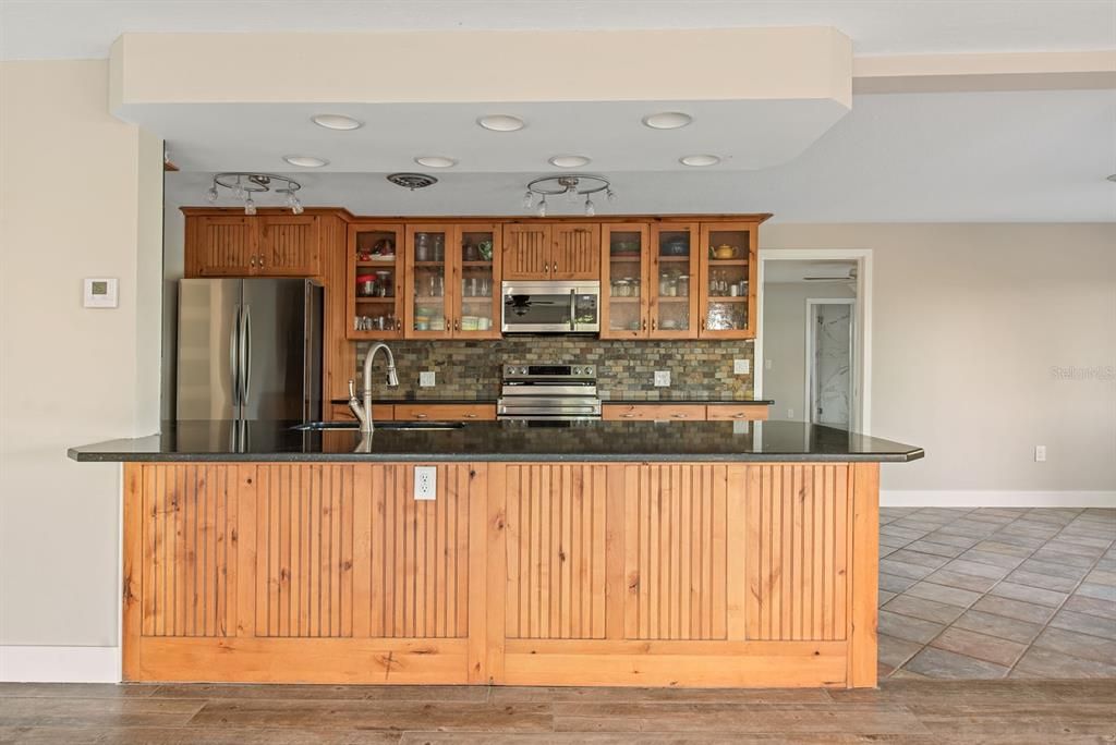 For Sale: $1,250,000 (2 beds, 2 baths, 1599 Square Feet)